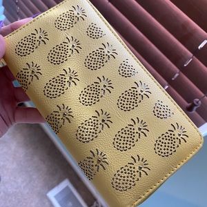 👛4 for $30 pineapple wallet